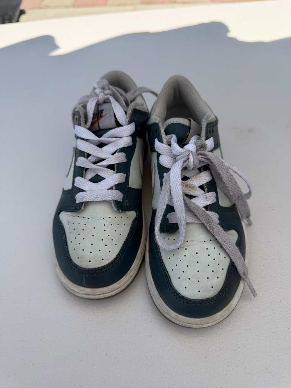 Kids Low-Top Sneakers in White and Dark blue